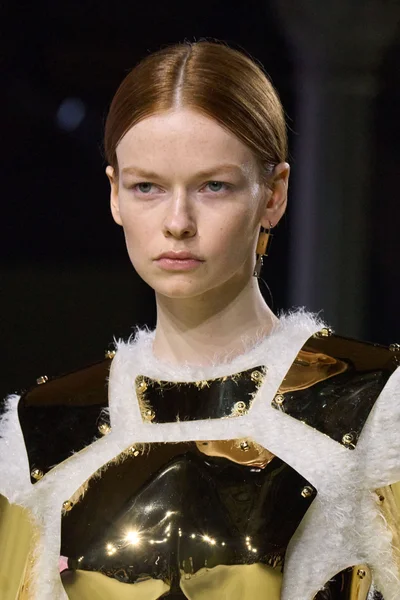 Look 29